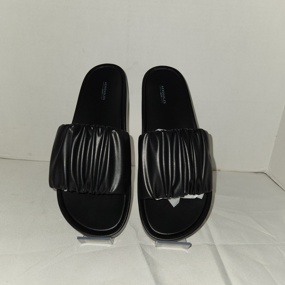 AEROSOLES Black Sandals Sleek Minimalist Design